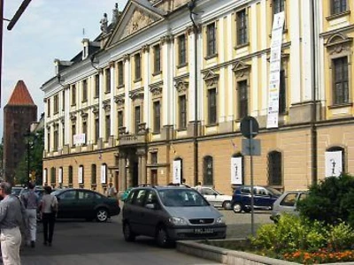 legnickie-centrum-kultury-im--henryka-karlinskiego