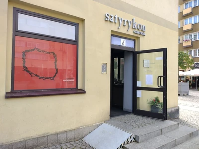 galeria-satyrykon---legnickie-centrum-kultury-im--henryka-karlinskiego