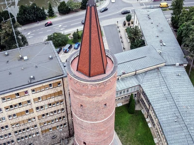 wieza-piastowska---miejski-osrodek-sportu-i-rekreacji-w-opolu