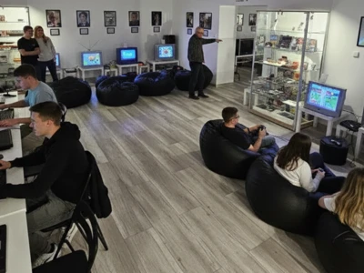 sala-konsol-a--pokolenie-ponga-i-pac-mana
